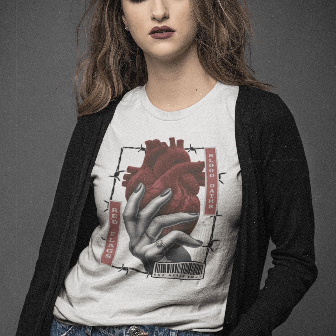 Red Flags & Blood Oaths T-Shirt – She Reads Smut Dark Romance Tee - Offbeat Opulence
