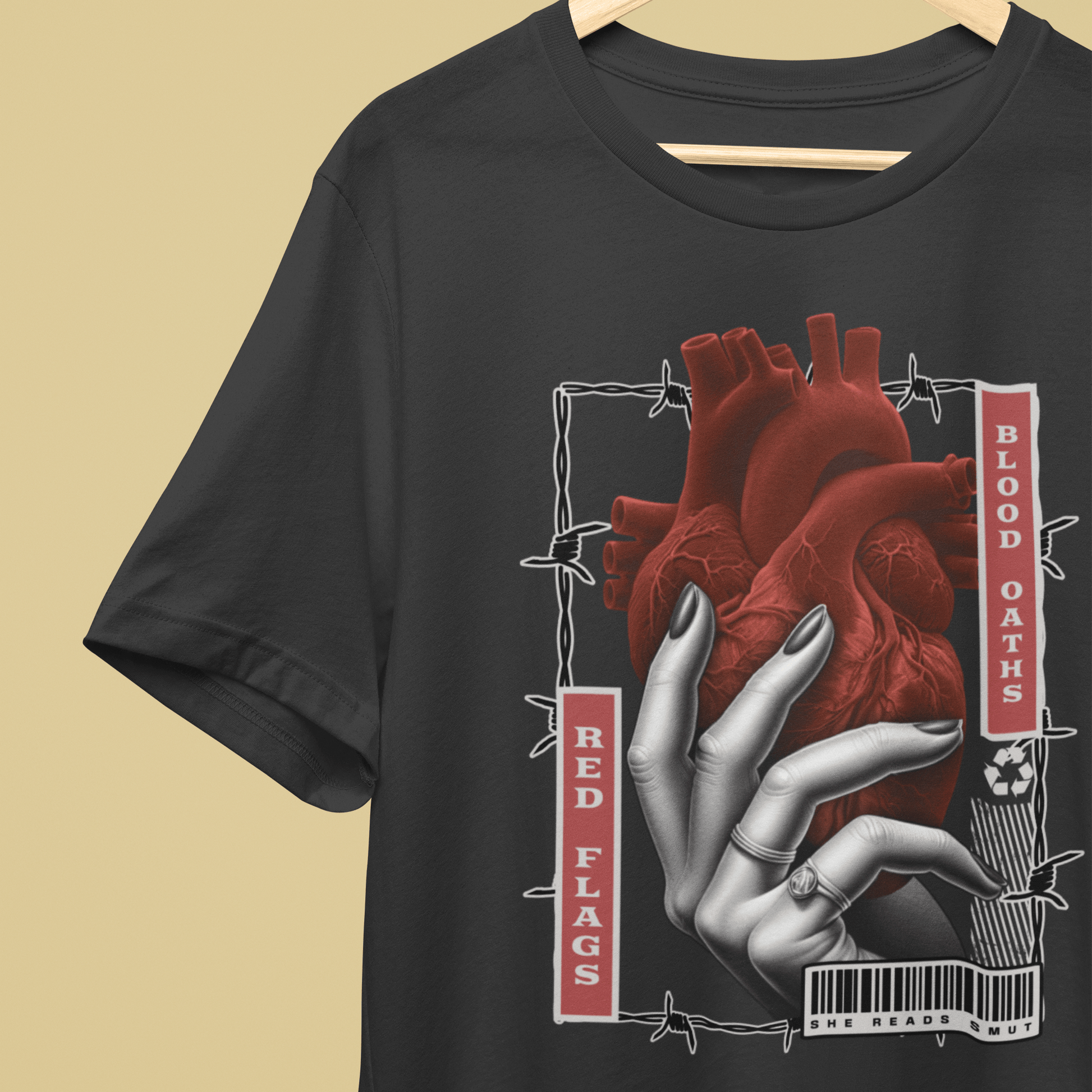Red Flags & Blood Oaths T-Shirt – She Reads Smut Dark Romance Tee - Offbeat Opulence